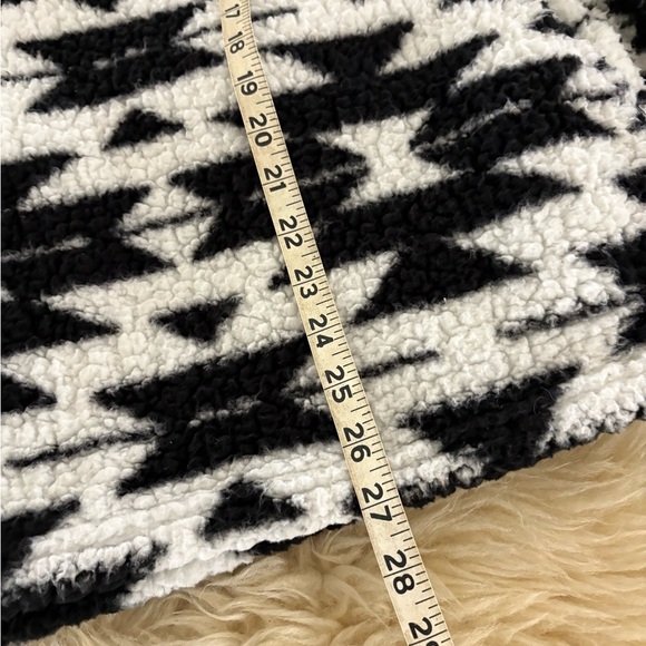 Roper Aztec 1/4 Zip Black and White Polar Fleece Pullover Oversized Jacket - Picture 4 of 5